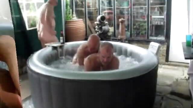 hot tub fun no condom gaysex